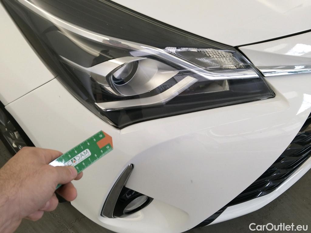  Toyota  Yaris TOYOTA  / 2017 / 5P / berlina con portón 1.5 100H Active #4