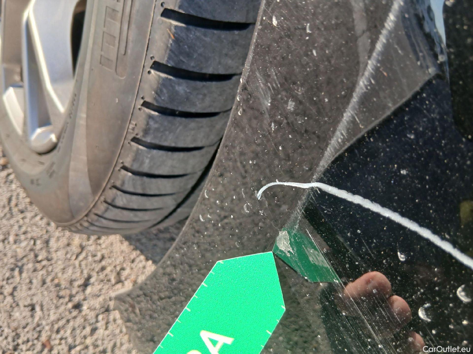  Bmw  Serie 3 BMW  / 2018 / 4P / sedán 318d Auto. #8