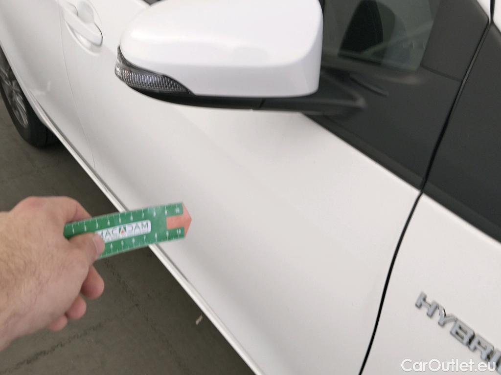  Toyota  Yaris TOYOTA  / 2017 / 5P / berlina con portón 1.5 100H Active #6