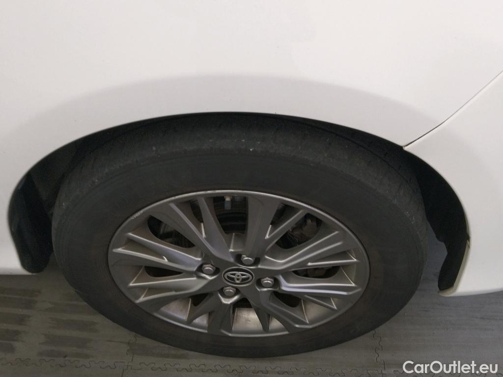  Toyota  Yaris TOYOTA  / 2017 / 5P / berlina con portón 1.5 100H Active #9