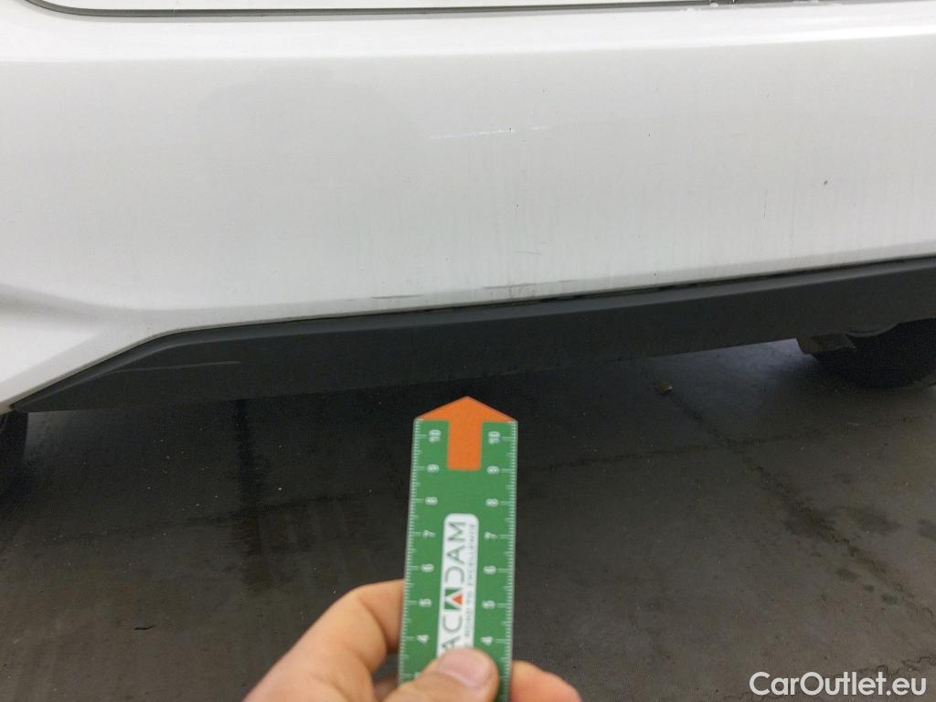  Toyota  Yaris TOYOTA  / 2017 / 5P / berlina con portón 1.5 100H Active #15