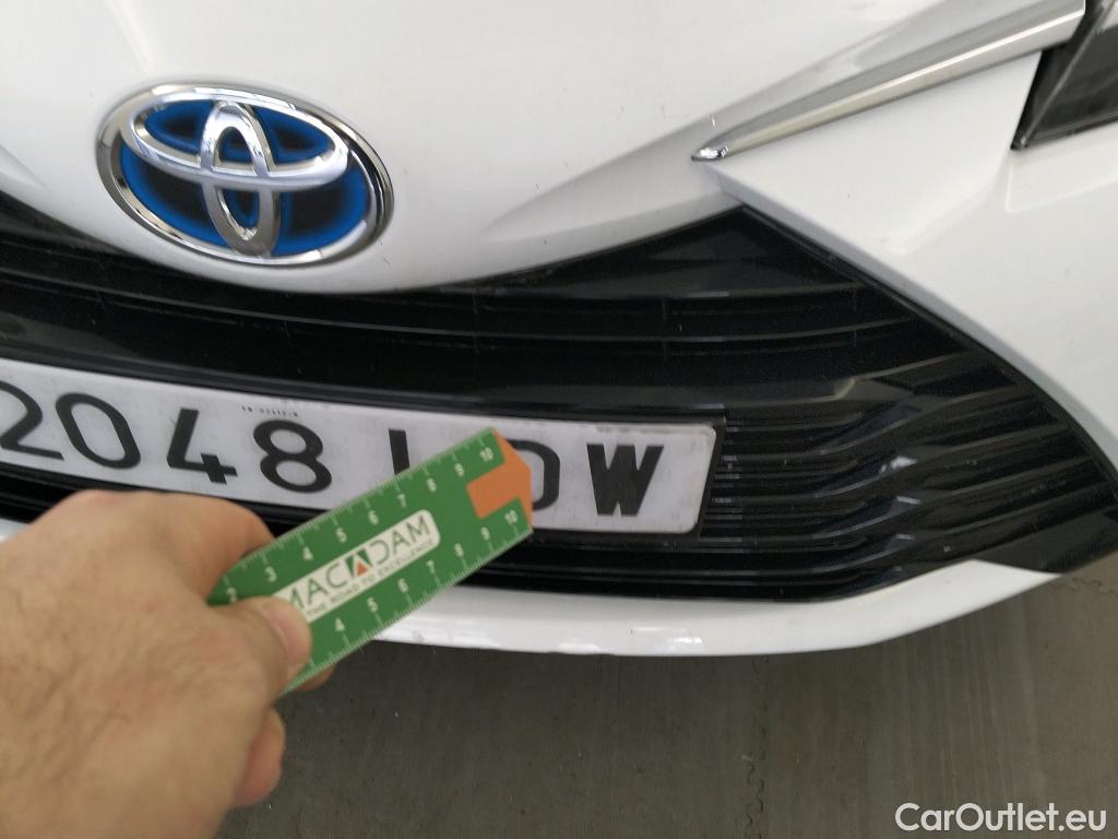  Toyota  Yaris TOYOTA  / 2017 / 5P / berlina con portón 1.5 100H Active #14