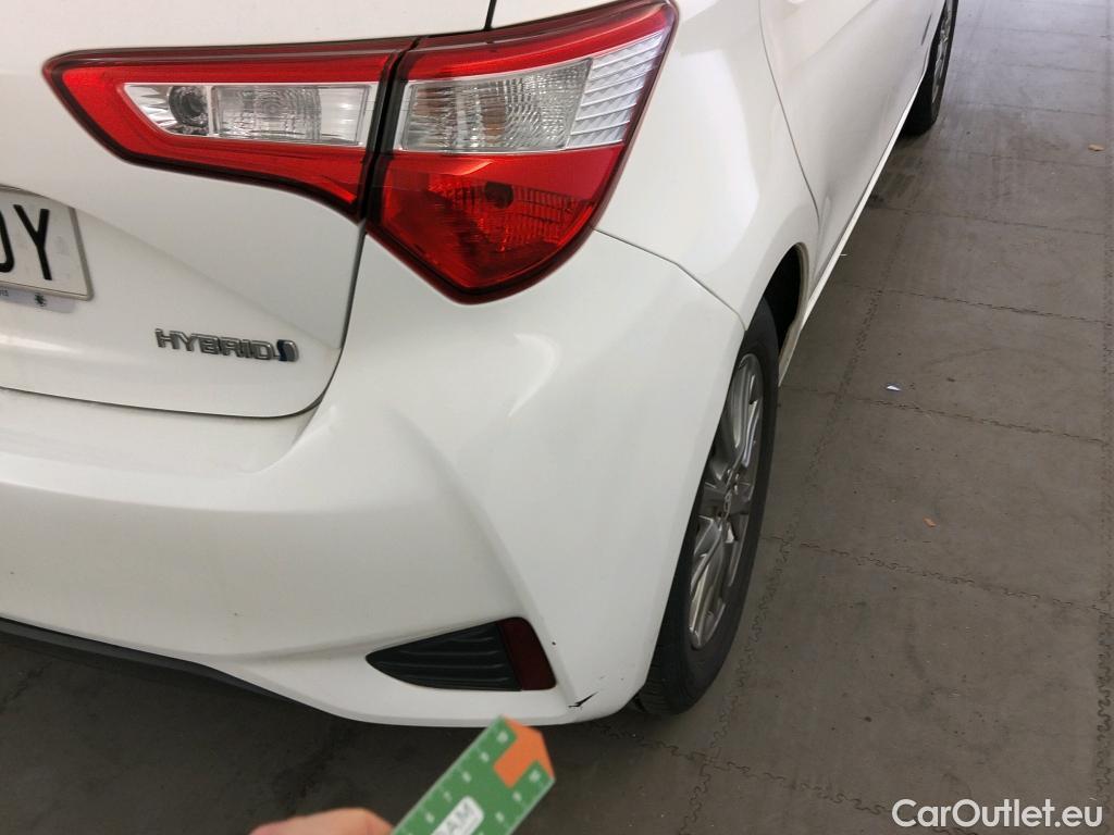  Toyota  Yaris TOYOTA  / 2017 / 5P / berlina con portón 1.5 100H Active #12