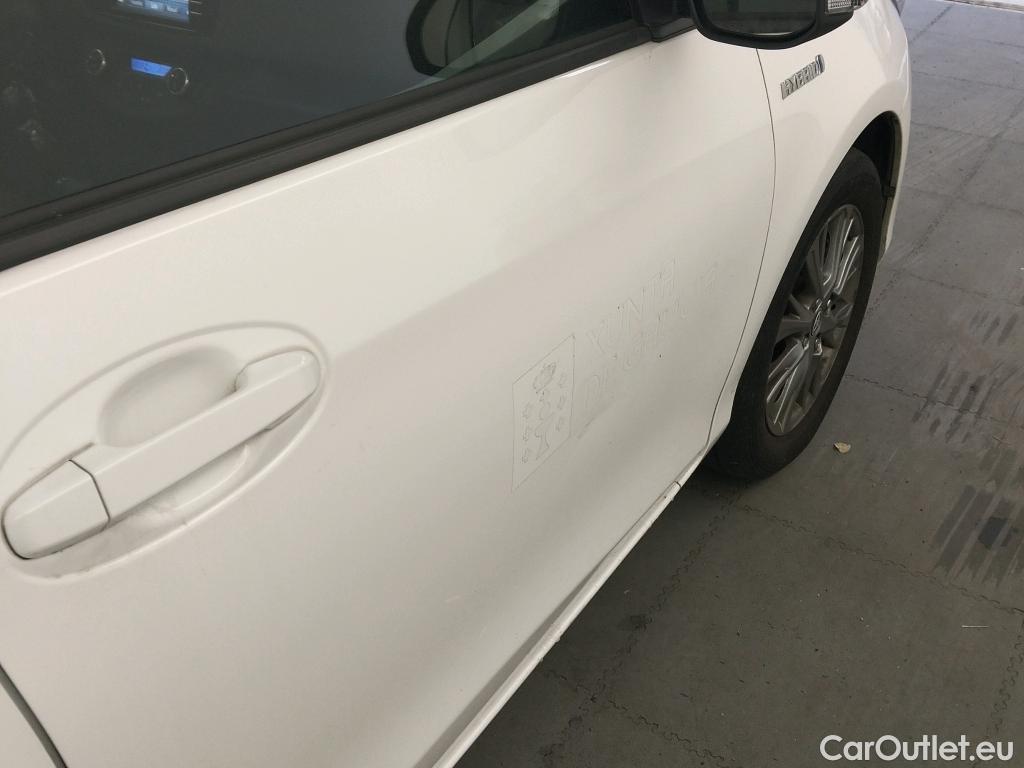  Toyota  Yaris TOYOTA  / 2017 / 5P / berlina con portón 1.5 100H Active #1