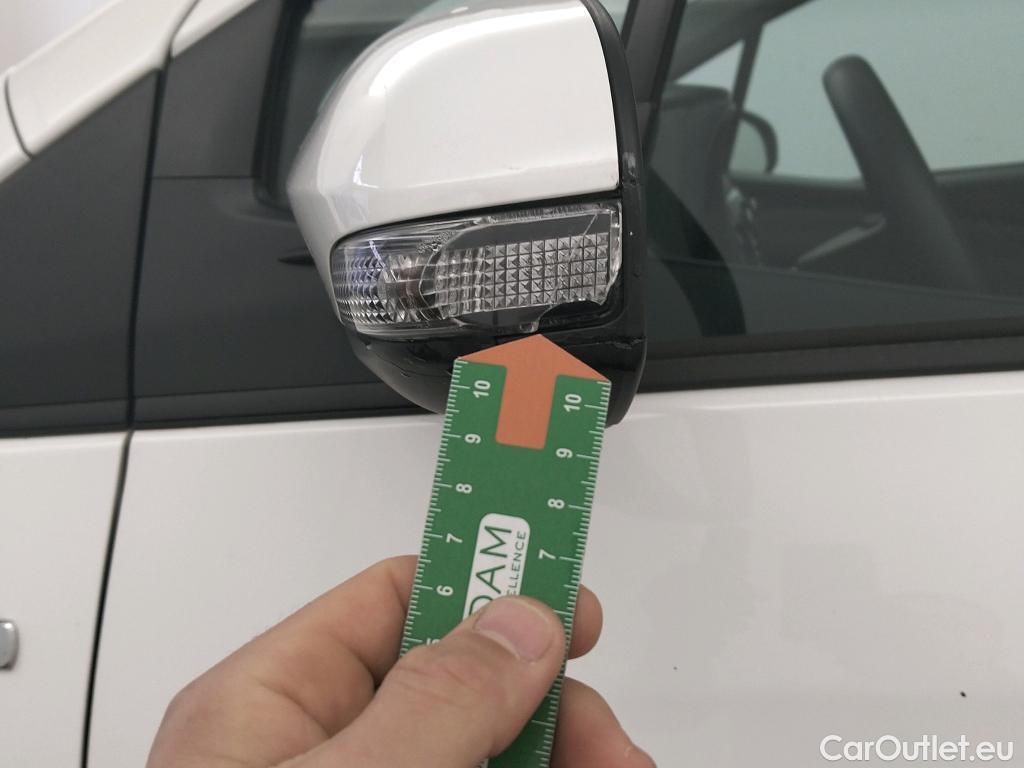  Toyota  Yaris TOYOTA  / 2017 / 5P / berlina con portón 1.5 100H Active #6