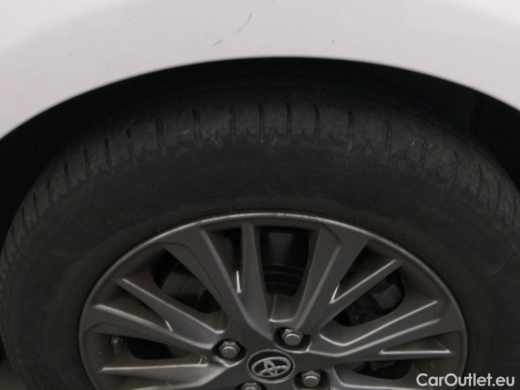  Toyota  Yaris TOYOTA  / 2017 / 5P / berlina con portón 1.5 100H Active #9