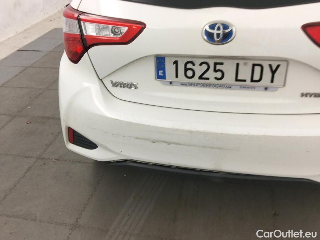  Toyota  Yaris TOYOTA  / 2017 / 5P / berlina con portón 1.5 100H Active #17