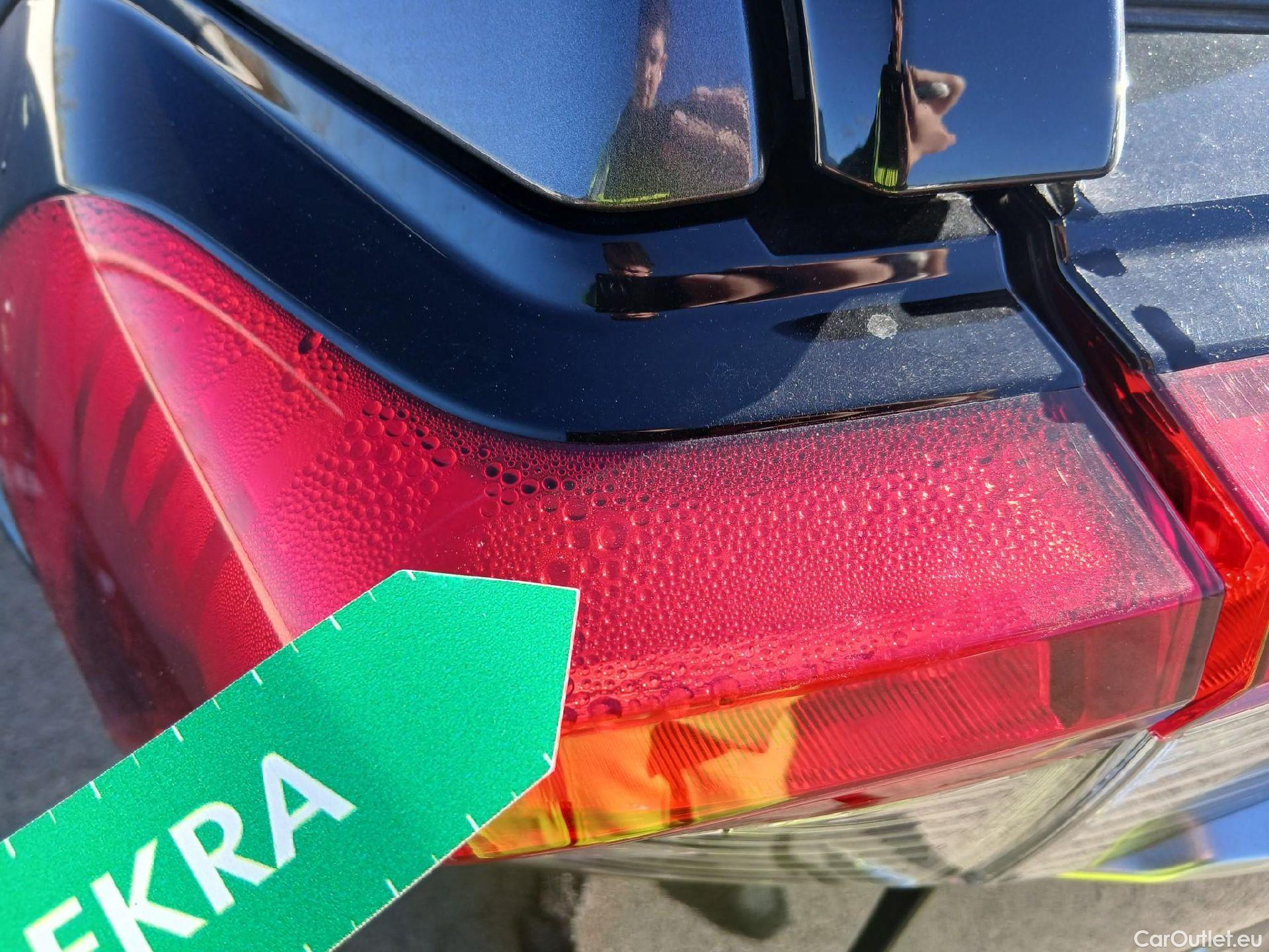  Toyota  RAV4 TOYOTA  / 2018 / 5P / todoterreno 2.5l 220H Advance #19