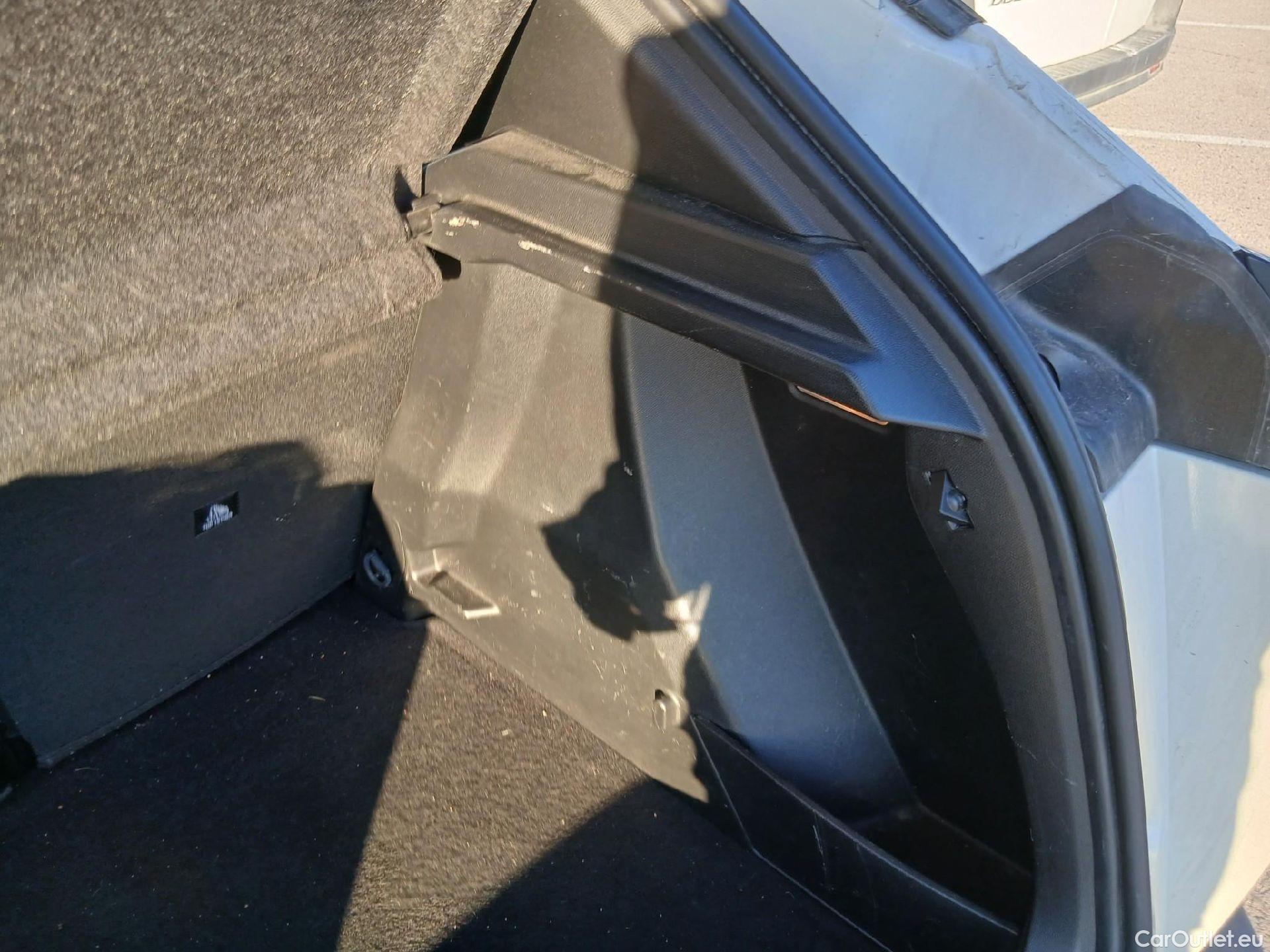  Peugeot  2008 PEUGEOT  / 2019 / 5P / todoterreno Active Pack Puretech 100 S&S BVM6 #25