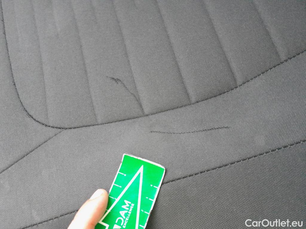  Hyundai  i10 HYUNDAI  / 2020 / 5P / berlina con portón 1.0 Klass #7