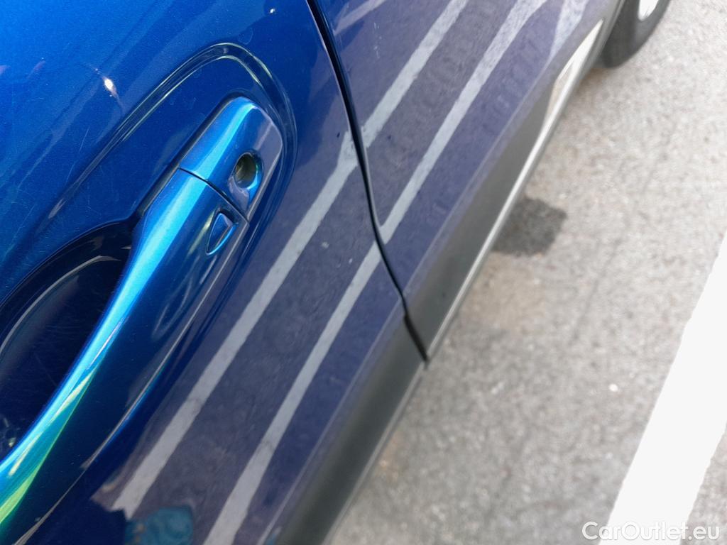  Renault  Kadjar RENAULT  / 2019 / 5P / crossover Intens Blue dCi 85kW (115CV) #17