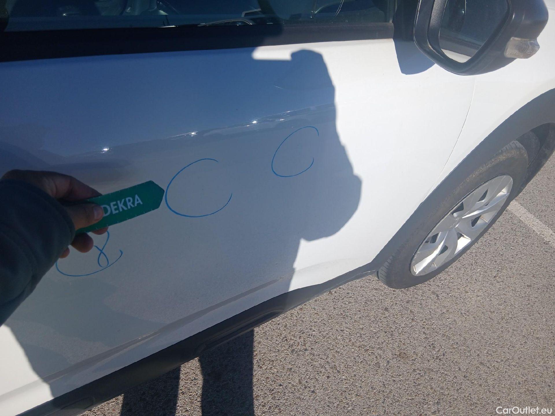  Citroen  C4 Cactus CITROEN  / 2018 / 5P / berlina con portón BlueHDi 73KW (100CV) Live #35