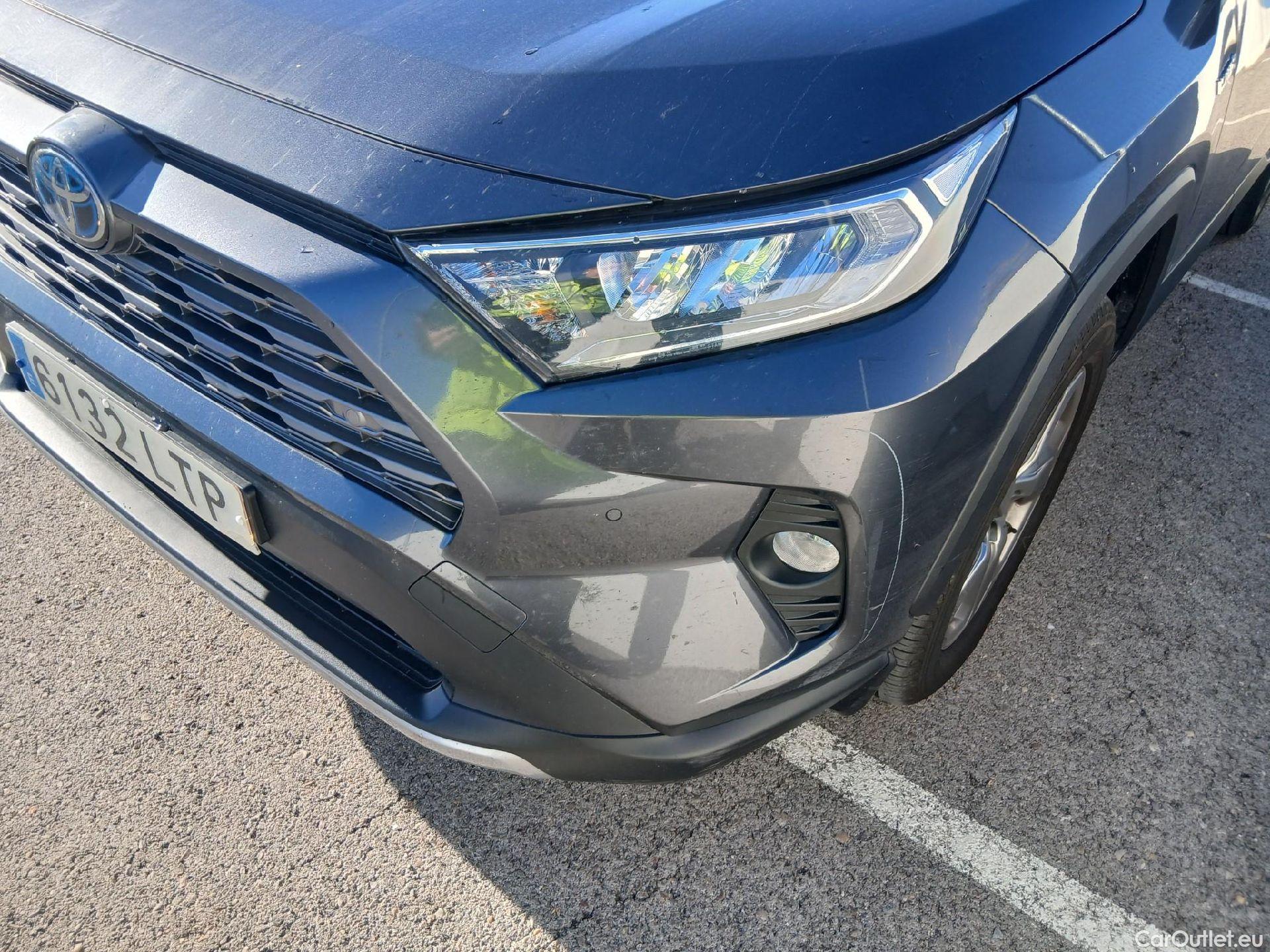  Toyota  RAV4 TOYOTA  / 2018 / 5P / todoterreno 2.5l 220H Advance #7