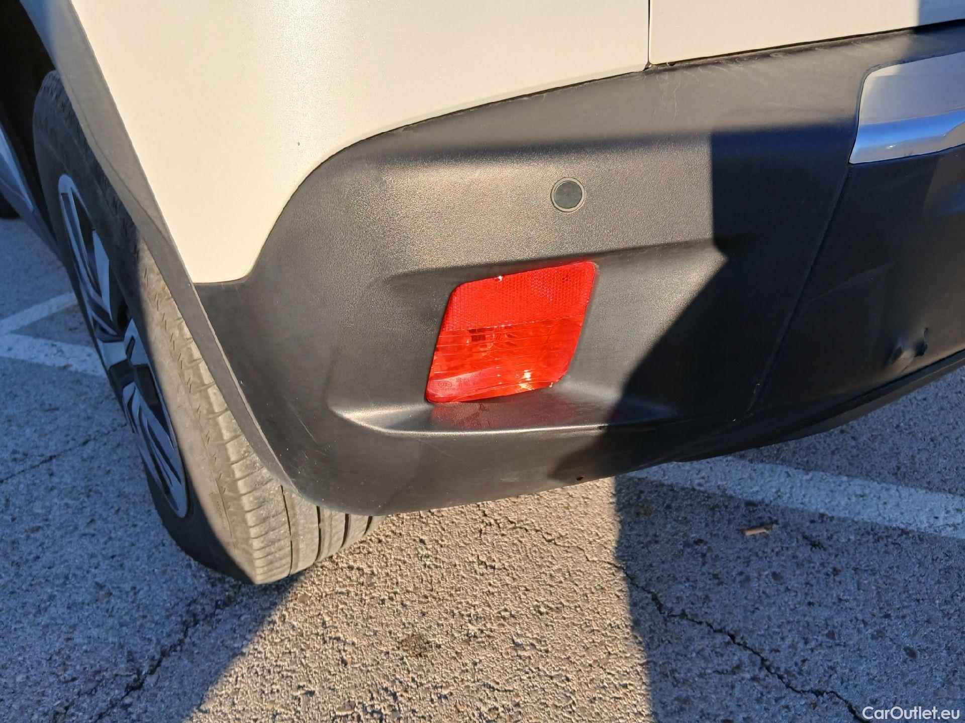  Peugeot  2008 PEUGEOT  / 2019 / 5P / todoterreno Active Pack Puretech 100 S&S BVM6 #20