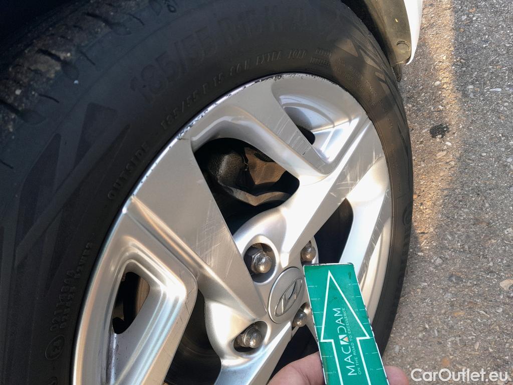  Hyundai  i10 HYUNDAI  / 2020 / 5P / berlina con portón 1.0 Klass #12