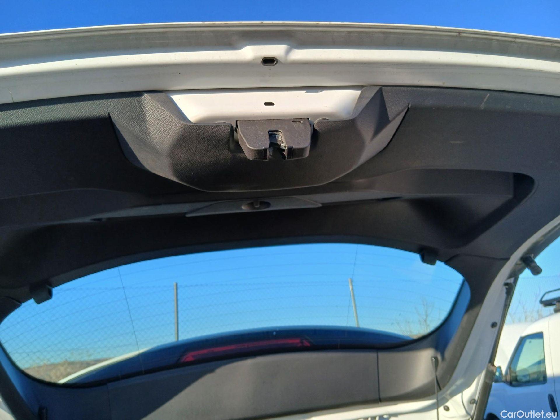  Peugeot  2008 PEUGEOT  / 2019 / 5P / todoterreno Active Pack Puretech 100 S&S BVM6 #28