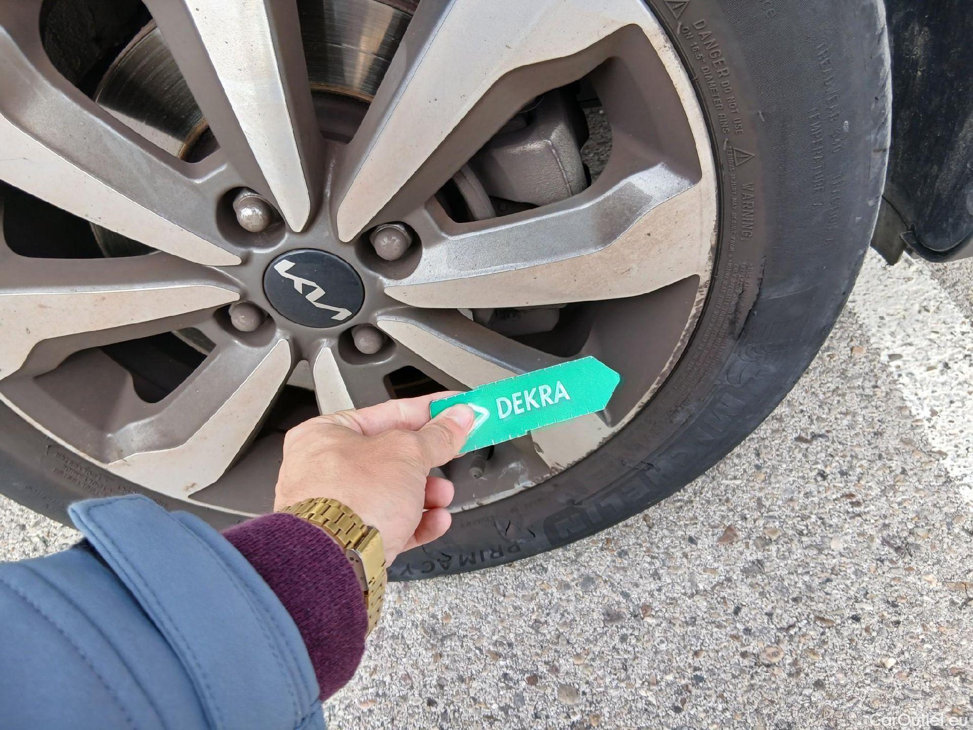  KIA  STONIC KIA  / 2017 / 5P / todoterreno 1.0 T-GDi 74kW (100CV) MHEV iMT Concept #40