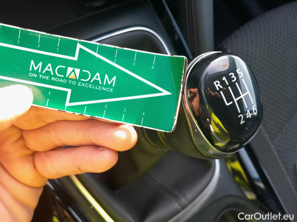  Renault  Kadjar RENAULT  / 2019 / 5P / crossover Intens Blue dCi 85kW (115CV) #4