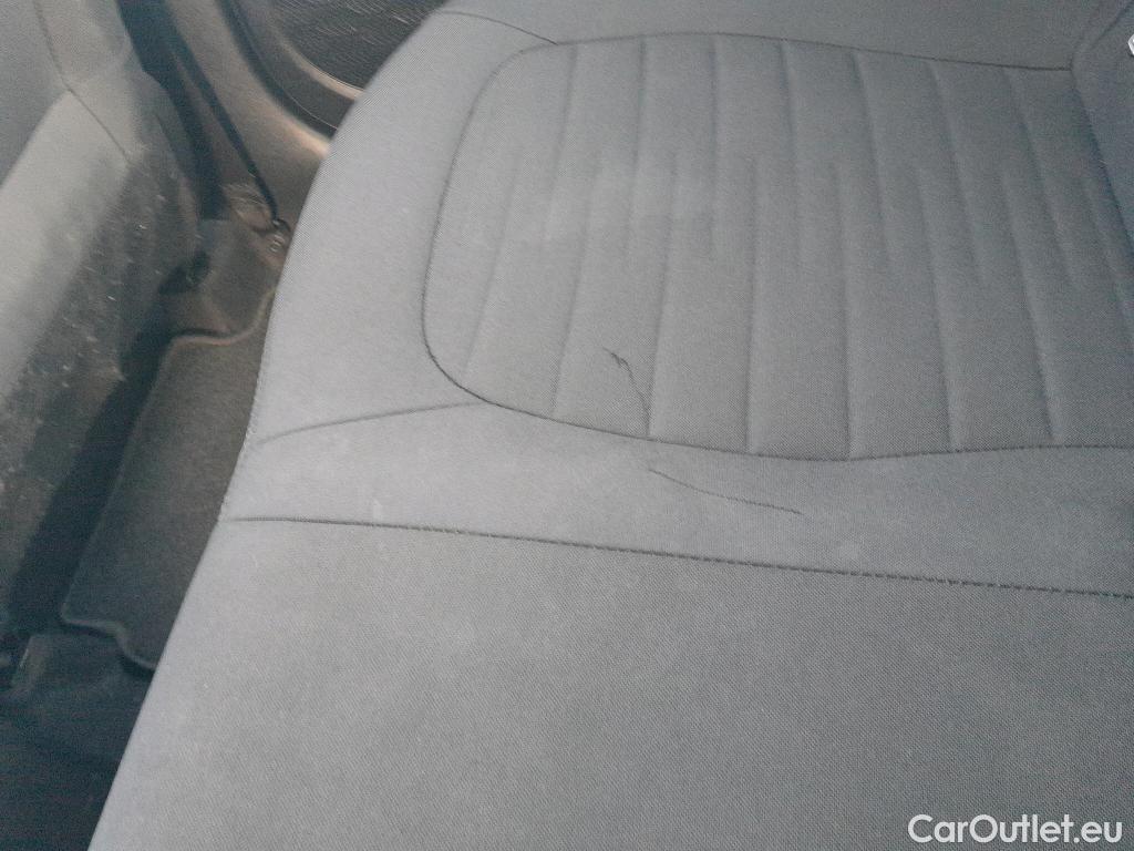  Hyundai  i10 HYUNDAI  / 2020 / 5P / berlina con portón 1.0 Klass #6