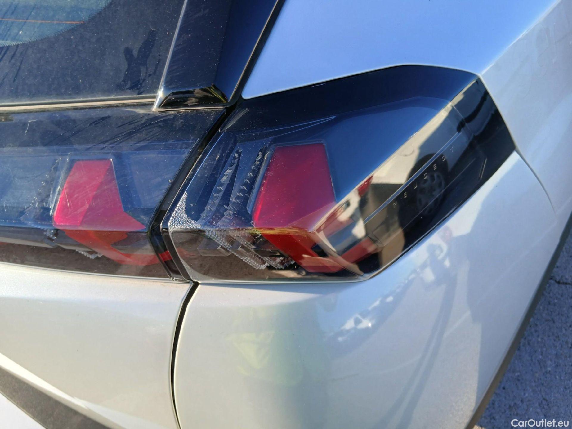  Peugeot  2008 PEUGEOT  / 2019 / 5P / todoterreno Active Pack Puretech 100 S&S BVM6 #13