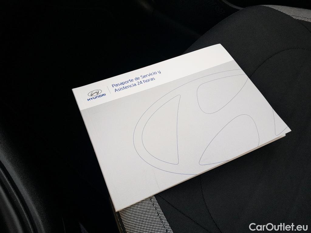  Hyundai  i10 HYUNDAI  / 2020 / 5P / berlina con portón 1.0 Klass #18