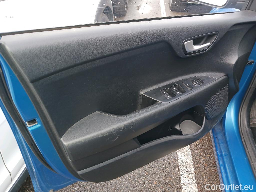  KIA  Rio KIA  / 2020 / 5P / berlina con portón 1.0 T-GDi 74kW (100CV) MHEV iMT Concept #31