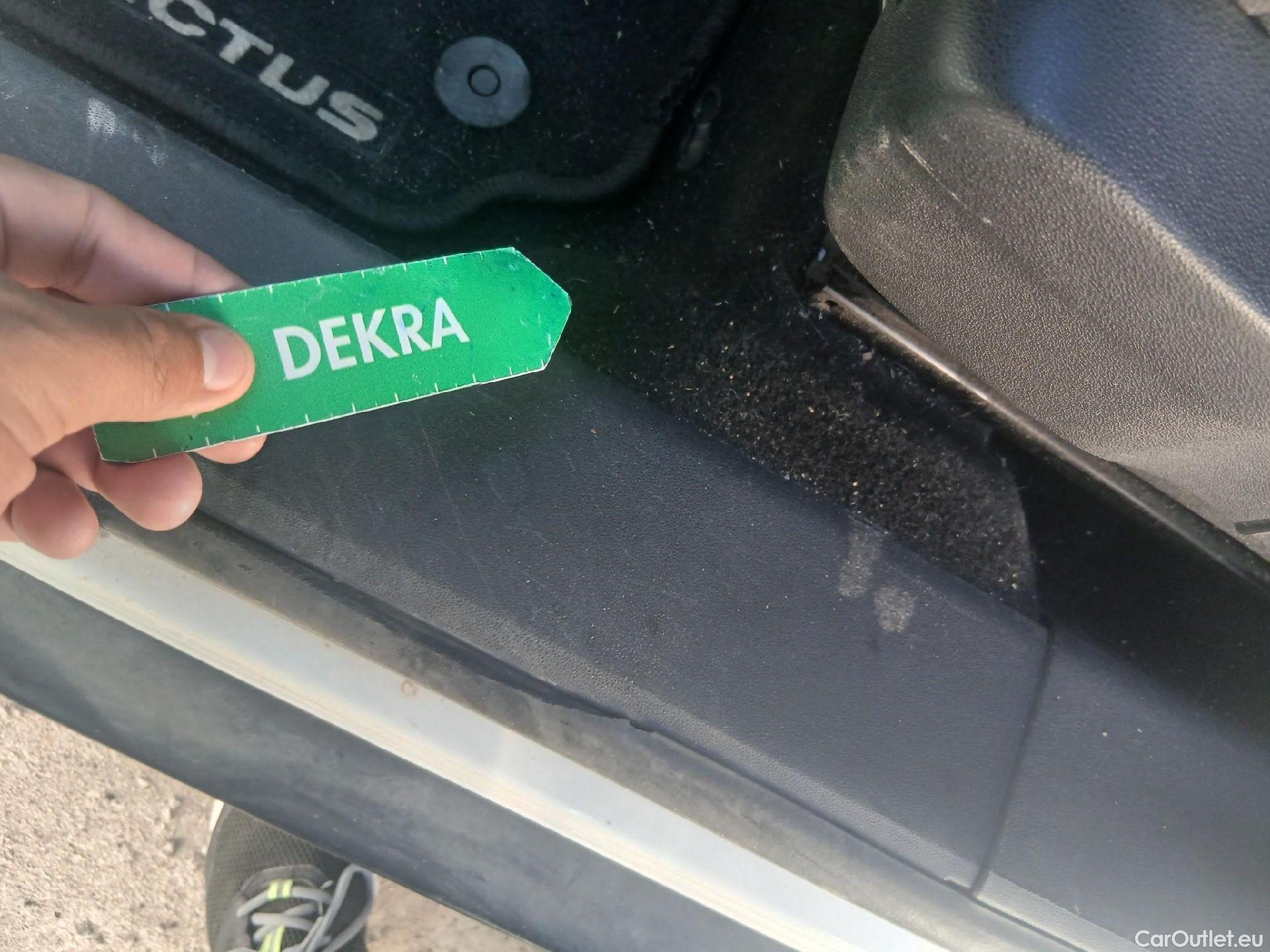  Citroen  C4 Cactus CITROEN  / 2018 / 5P / berlina con portón BlueHDi 73KW (100CV) Live #3