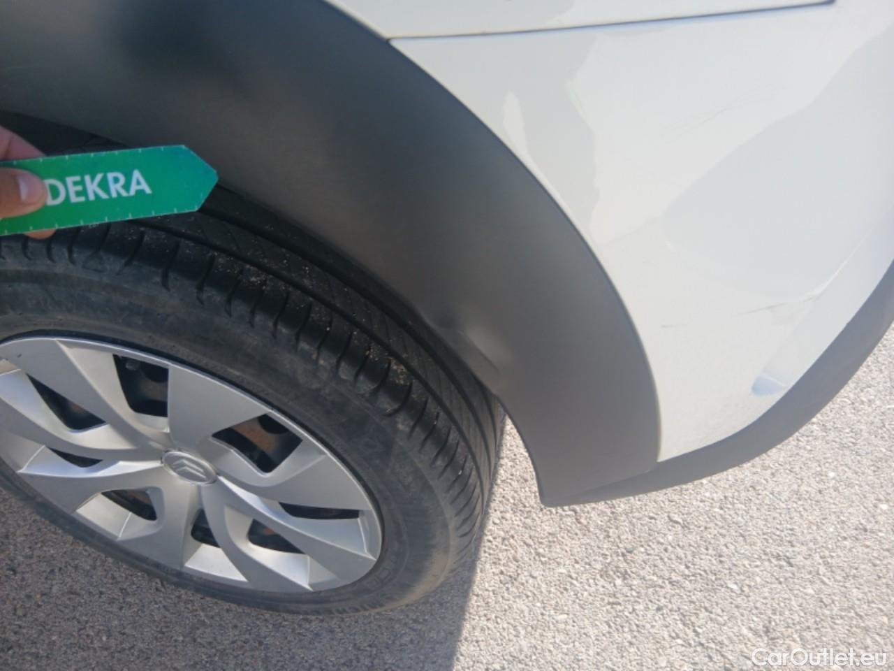  Citroen  C4 Cactus CITROEN  / 2018 / 5P / berlina con portón BlueHDi 73KW (100CV) Live #22