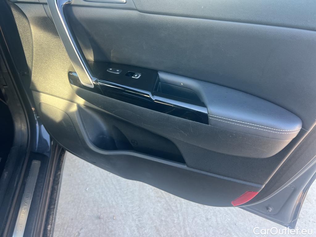  KIA  Sportage KIA  / 2018 / 5P / todoterreno 1.6 T-GDi GT Line Essential DCT 4x2 #28