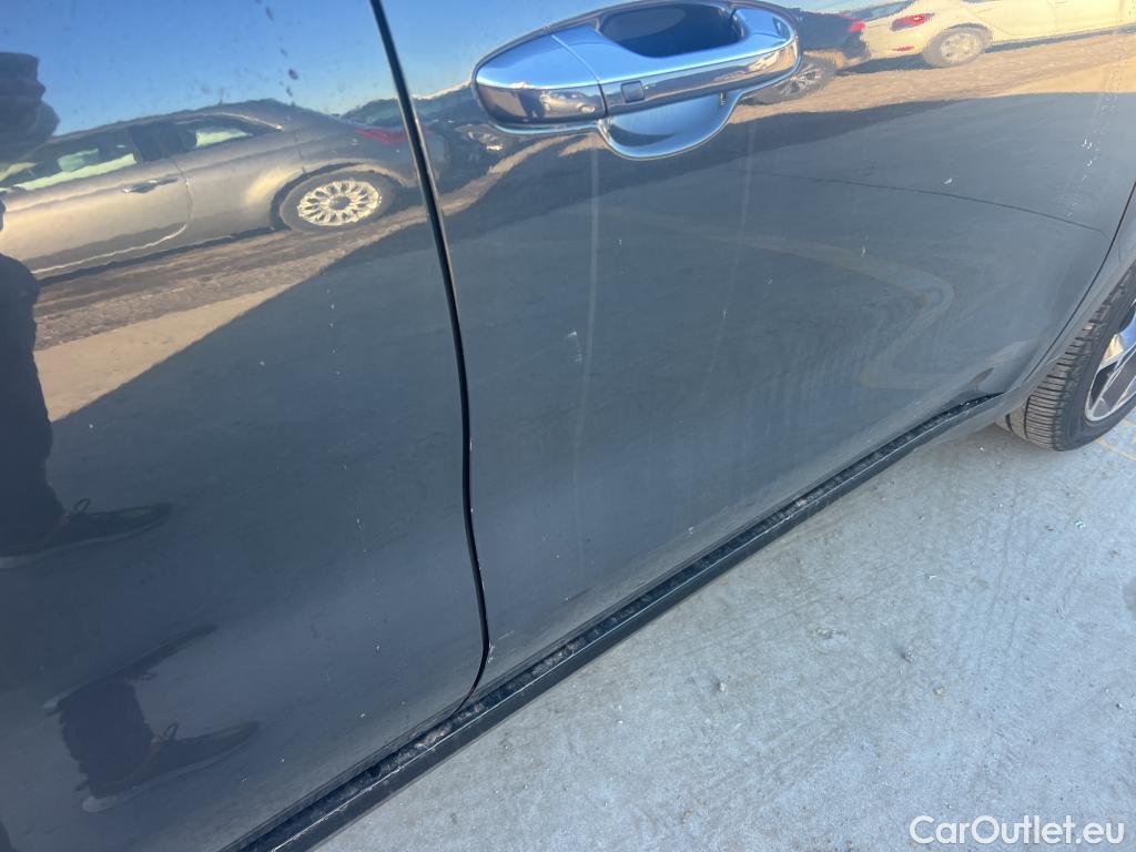  KIA  Sportage KIA  / 2018 / 5P / todoterreno 1.6 T-GDi GT Line Essential DCT 4x2 #3