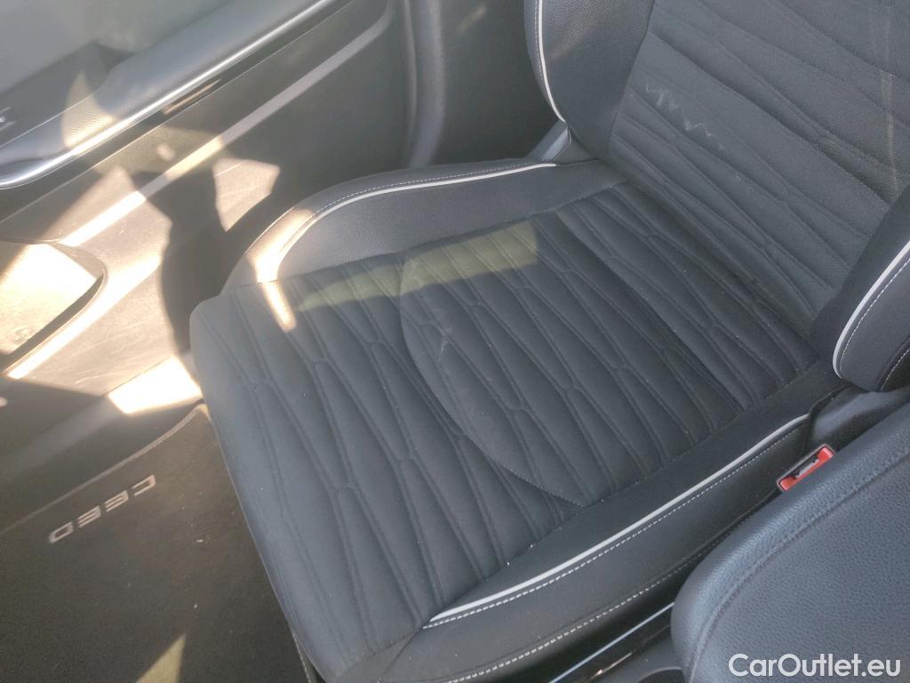  KIA  Cee'd KIA Ceed Tourer / 2021 / 5P / familiar Tourer 1.5 MHEV 118kW(160CV) GT Line DCT #24