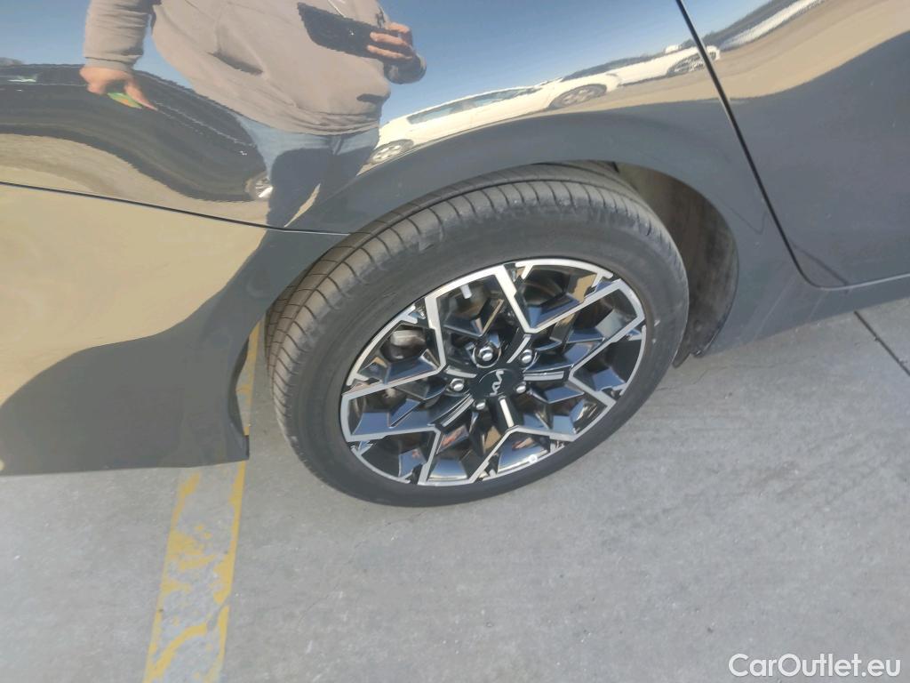  KIA  Cee'd KIA Ceed Tourer / 2021 / 5P / familiar Tourer 1.5 MHEV 118kW(160CV) GT Line DCT #4