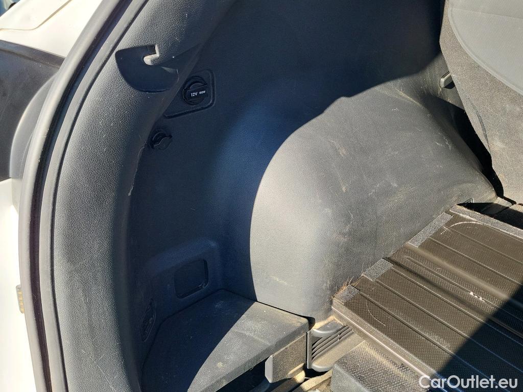  Hyundai  Tucson HYUNDAI  / 2018 / 5P / todoterreno 1.6 CRDI 85kW (116CV) 48V SLE 4X2(SP)(SL) #26