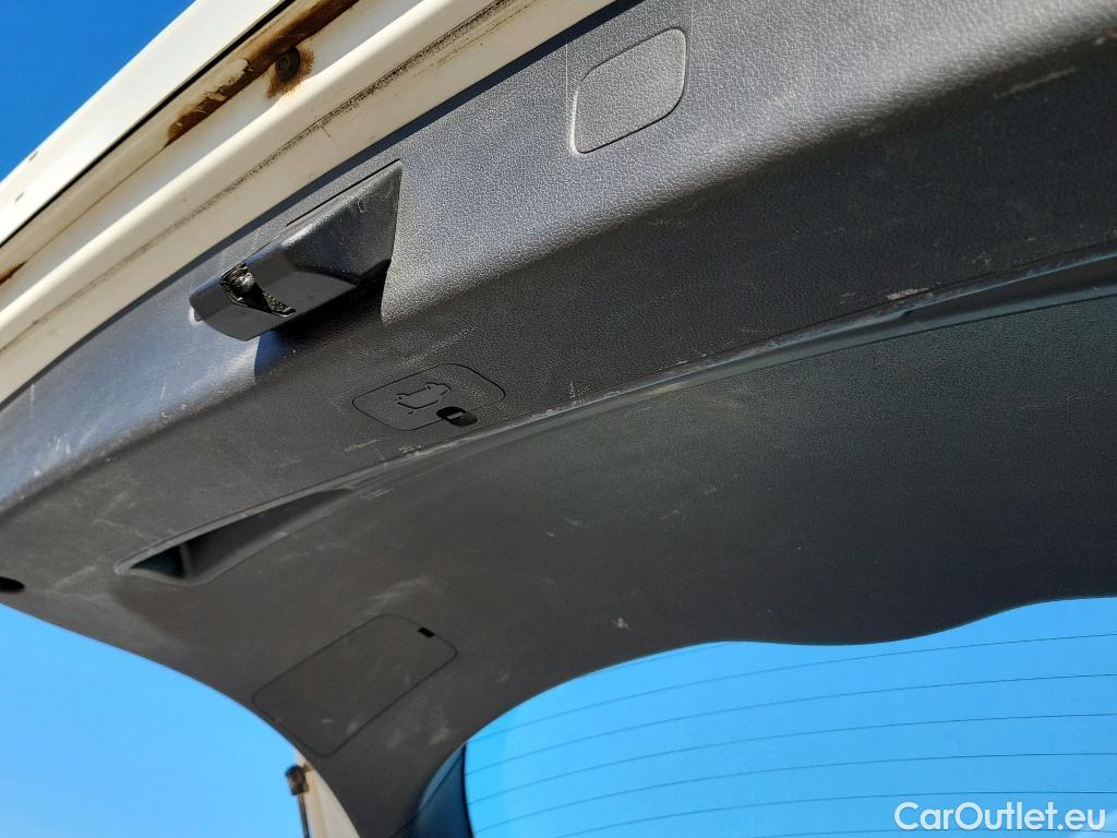  Hyundai  Tucson HYUNDAI  / 2018 / 5P / todoterreno 1.6 CRDI 85kW (116CV) 48V SLE 4X2(SP)(SL) #12