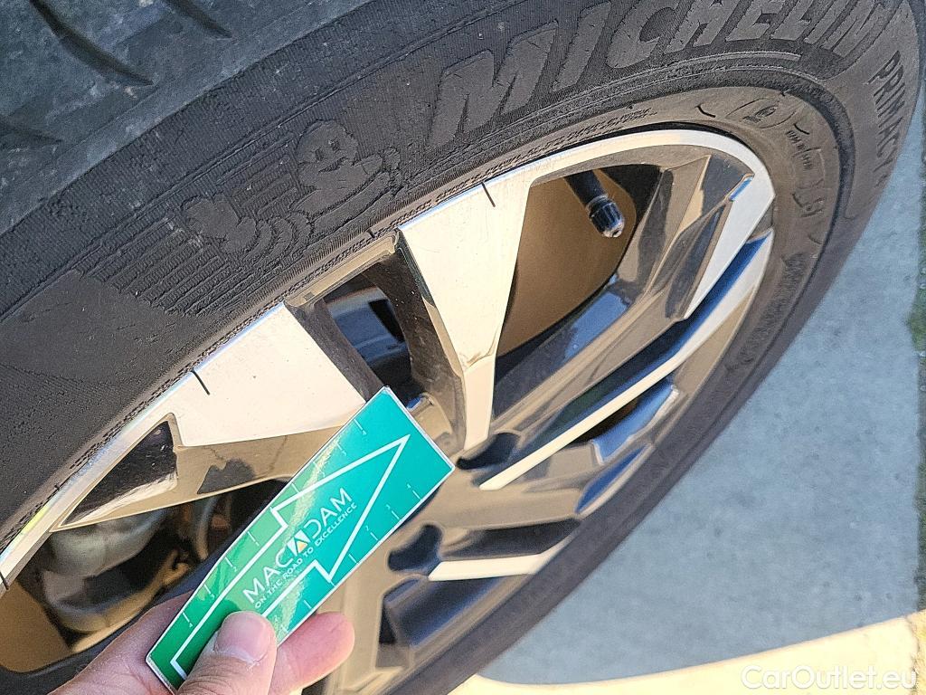  Peugeot  2008 PEUGEOT  / 2019 / 5P / todoterreno Allure Pack BlueHDI 81kW (110CV) (AC) #30