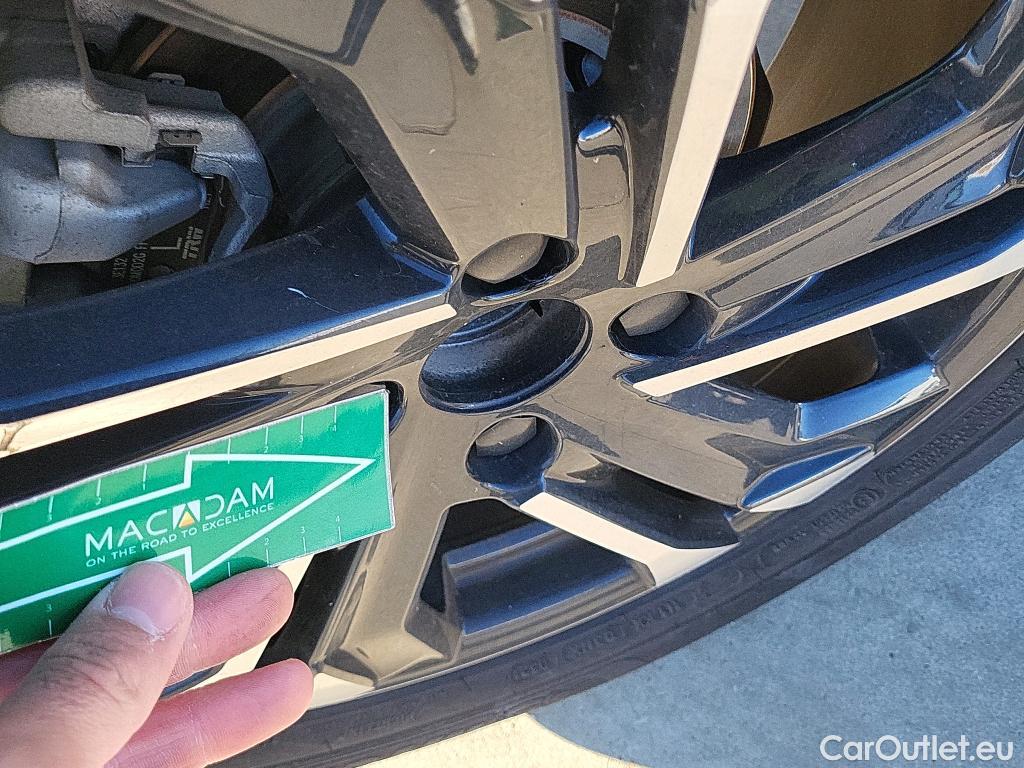  Peugeot  2008 PEUGEOT  / 2019 / 5P / todoterreno Allure Pack BlueHDI 81kW (110CV) (AC) #24