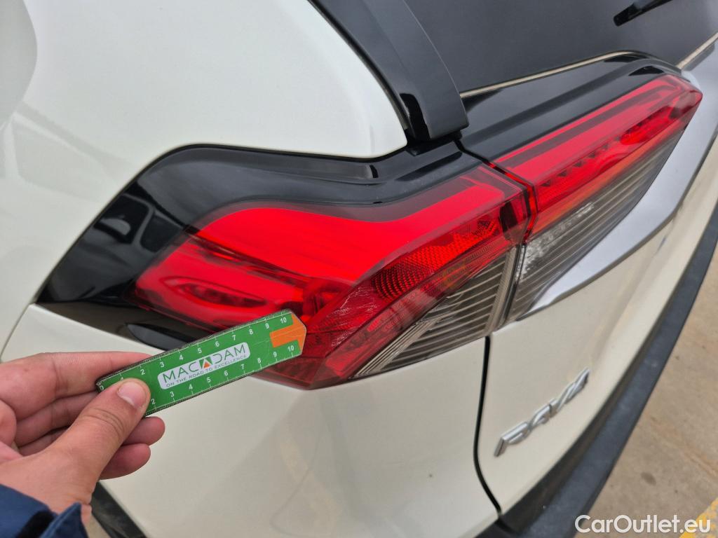  Toyota  RAV4 TOYOTA  / 2018 / 5P / todoterreno 2.5l 220H Advance #2