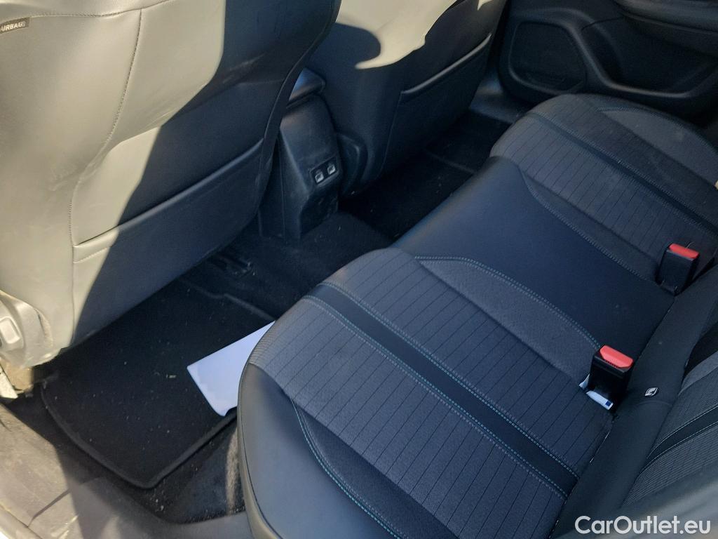  Peugeot  2008 PEUGEOT  / 2019 / 5P / todoterreno Allure Pack BlueHDI 81kW (110CV) (AC) #34