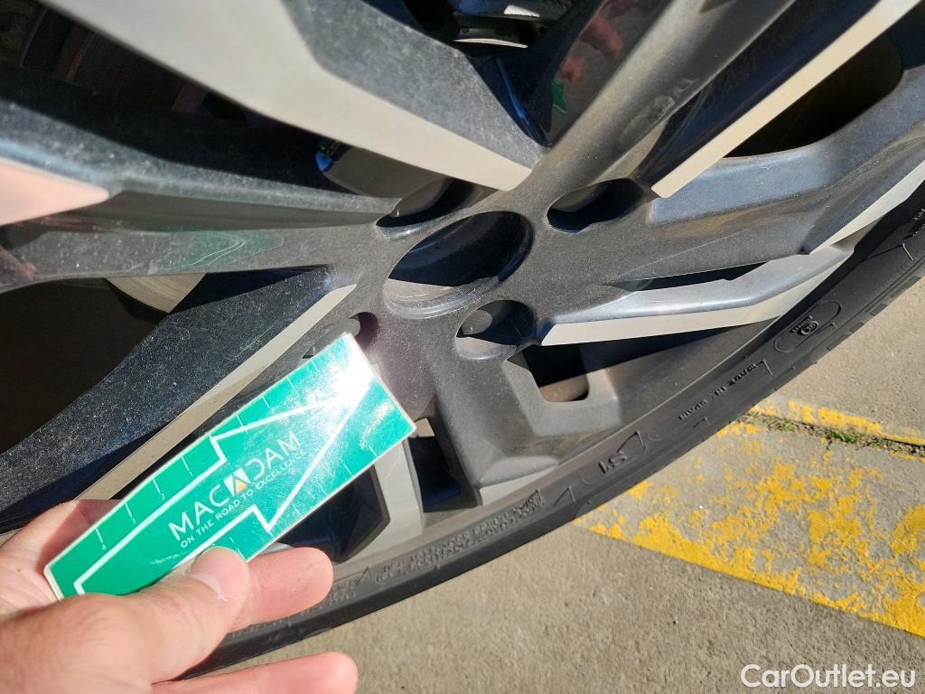  Peugeot  2008 PEUGEOT  / 2019 / 5P / todoterreno Allure Pack BlueHDI 81kW (110CV) (AC) #18