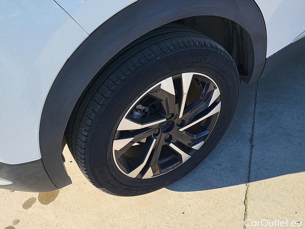  Peugeot  2008 PEUGEOT  / 2019 / 5P / todoterreno Allure Pack BlueHDI 81kW (110CV) (AC) #29