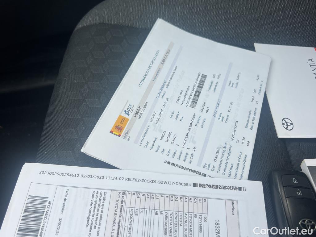  Toyota  Yaris TOYOTA  / 2020 / 5P / berlina con portón 1.5 120H Active Tech #14