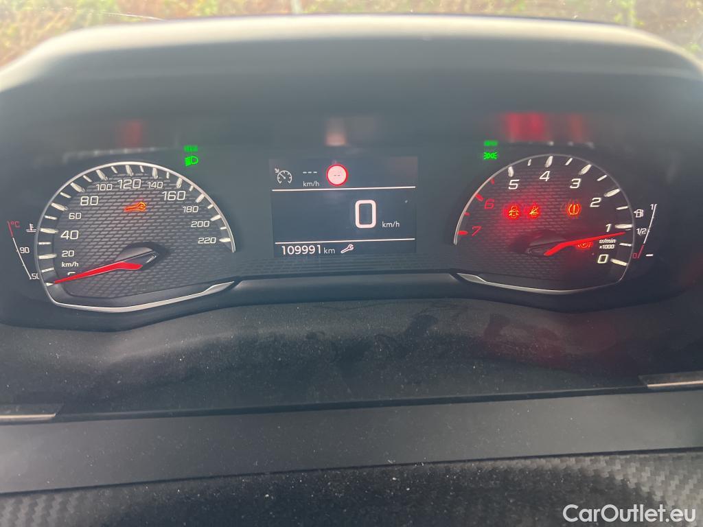  Peugeot  2008 PEUGEOT  / 2019 / 5P / todoterreno Active Pack Puretech 100 S&S BVM6 #26