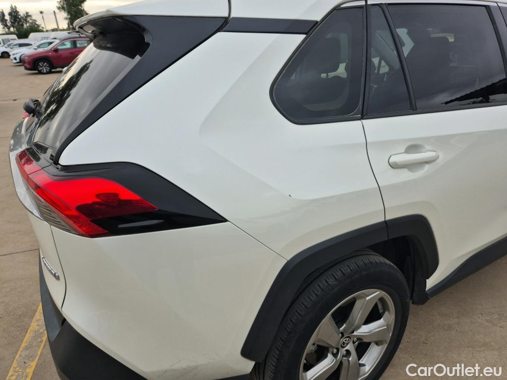  Toyota  RAV4 TOYOTA  / 2018 / 5P / todoterreno 2.5l 220H Advance #3