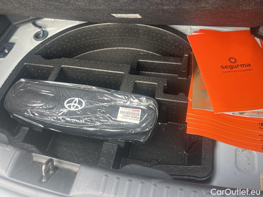  Toyota  Yaris TOYOTA  / 2020 / 5P / berlina con portón 1.5 120H Active Tech #10