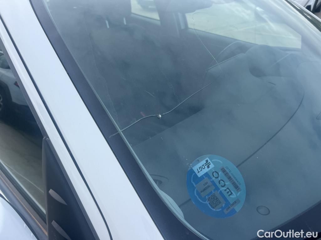  Toyota  Yaris TOYOTA  / 2020 / 5P / berlina con portón 1.5 120H Active Tech #1