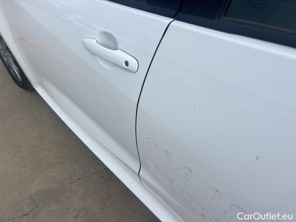  Toyota  Yaris TOYOTA  / 2020 / 5P / berlina con portón 1.5 120H Active Tech #12