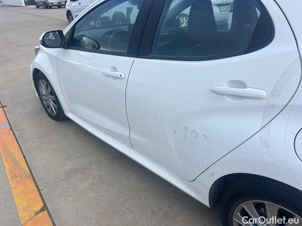  Toyota  Yaris TOYOTA  / 2020 / 5P / berlina con portón 1.5 120H Active Tech #5