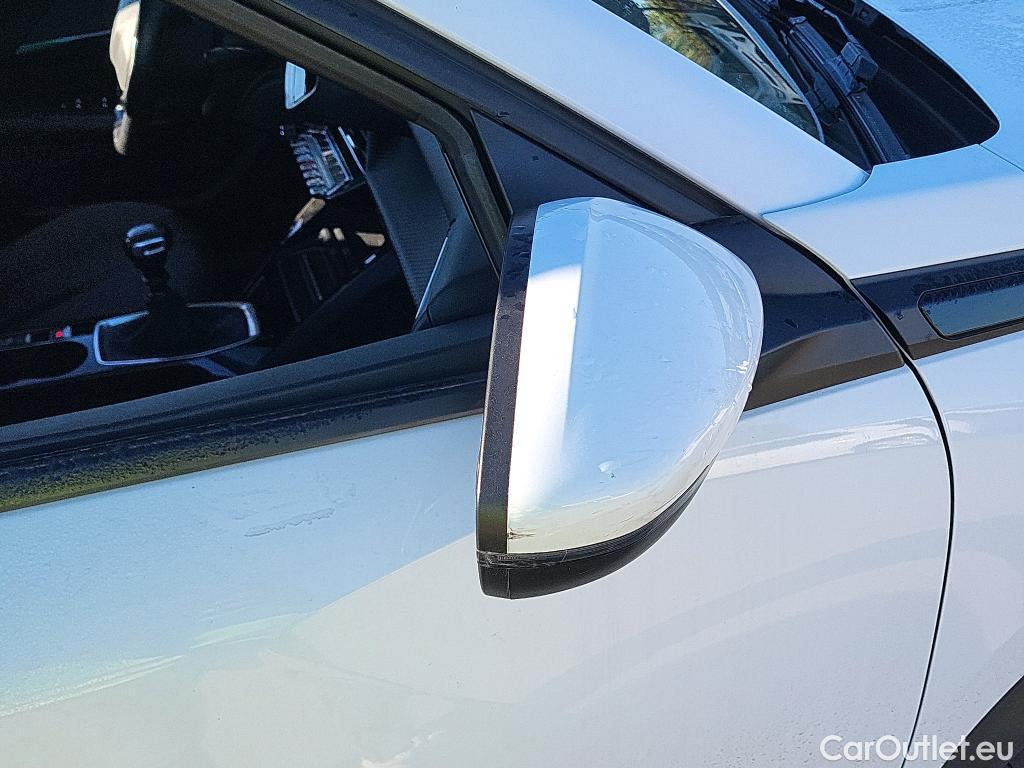  Peugeot  2008 PEUGEOT  / 2019 / 5P / todoterreno Allure Pack BlueHDI 81kW (110CV) (AC) #31