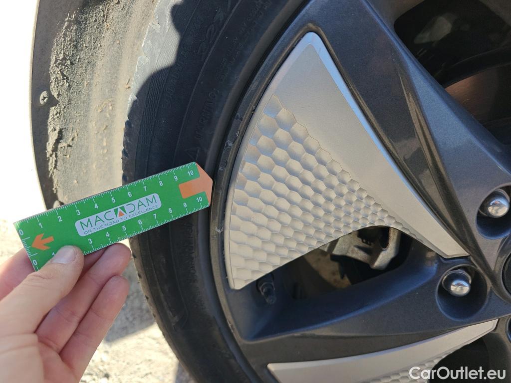  Hyundai   Ioniq HYUNDAI / 2019 / 5P / berlina con portón 1.6 GDI HEV Tecno DCT #28