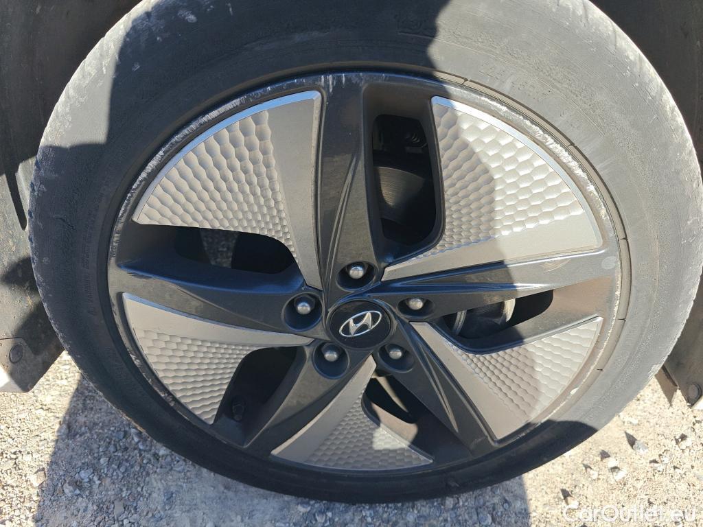  Hyundai   Ioniq HYUNDAI / 2019 / 5P / berlina con portón 1.6 GDI HEV Tecno DCT #24